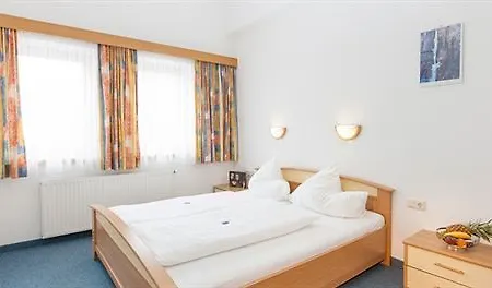 Casa de hóspedes Waldesrand 3*